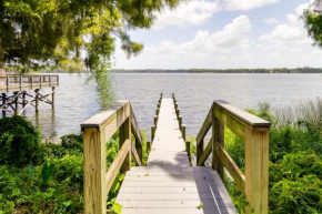 7 Mi to Orlando Lake Howell Condo with Pool Access